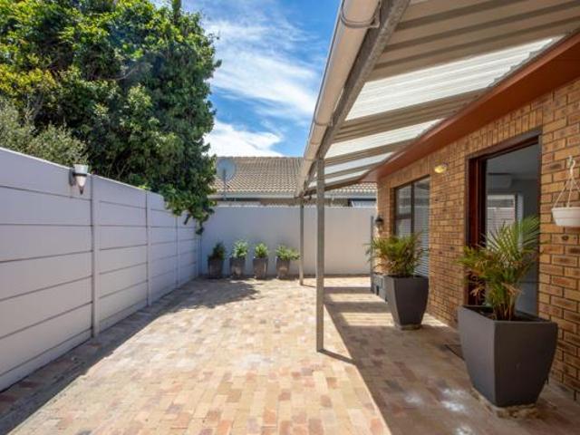 Townhouse for rent in Cape Town, Western Cape