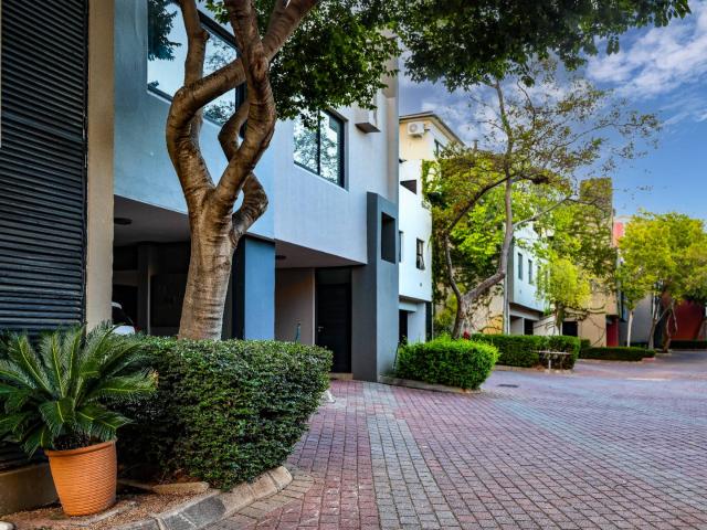 Townhouse for rent in Waterkloof, Gauteng