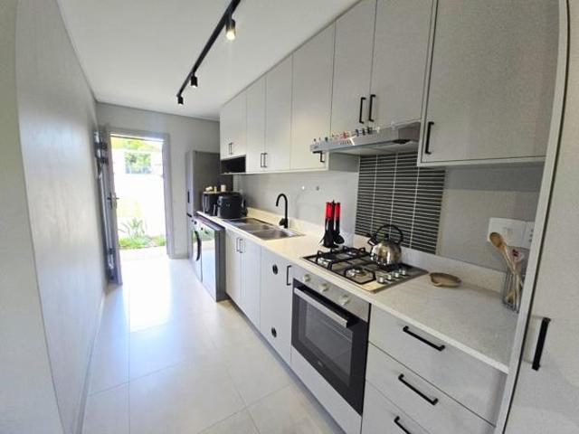 Townhouse for rent in Waterkloof, Gauteng