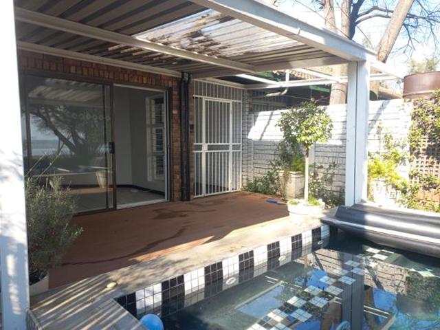 Townhouse for rent in North West