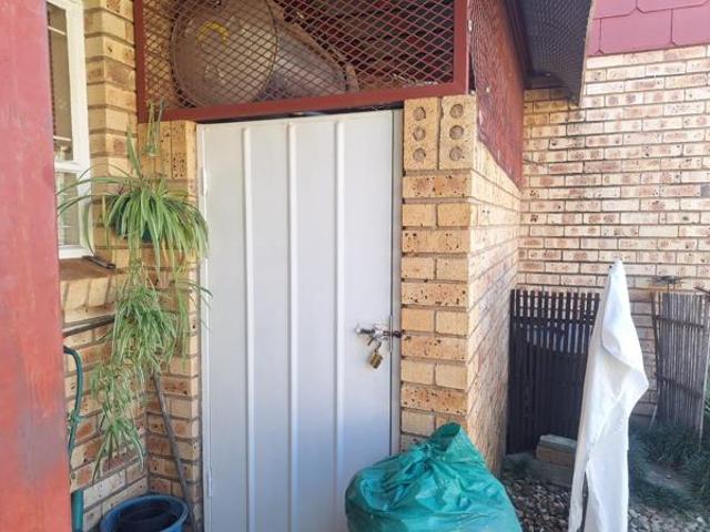 Townhouse for sale in Dr Kenneth Kaunda, North West