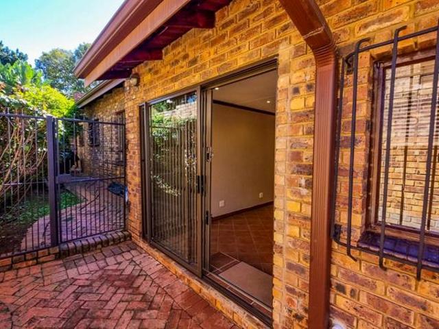 Townhouse for rent in Waterkloof, Gauteng