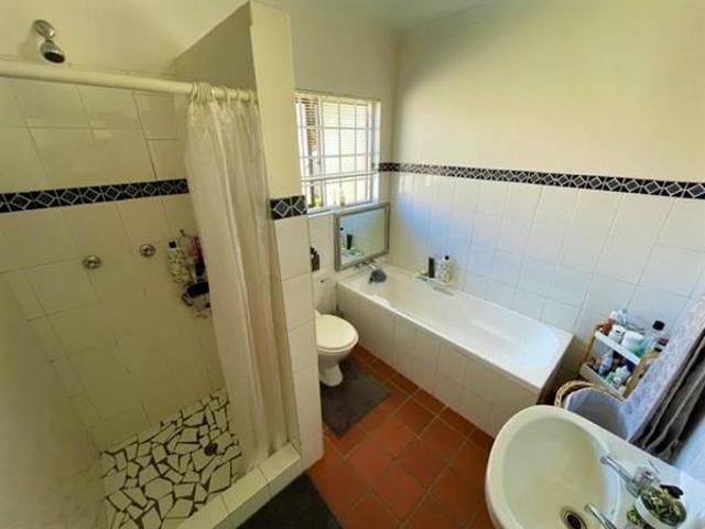 Townhouse for rent in Waterkloof, Gauteng