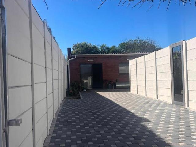 Townhouse for rent in Cape Town, Western Cape