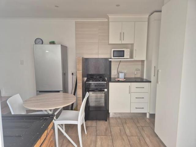 Room for rent in Rosebank, Gauteng