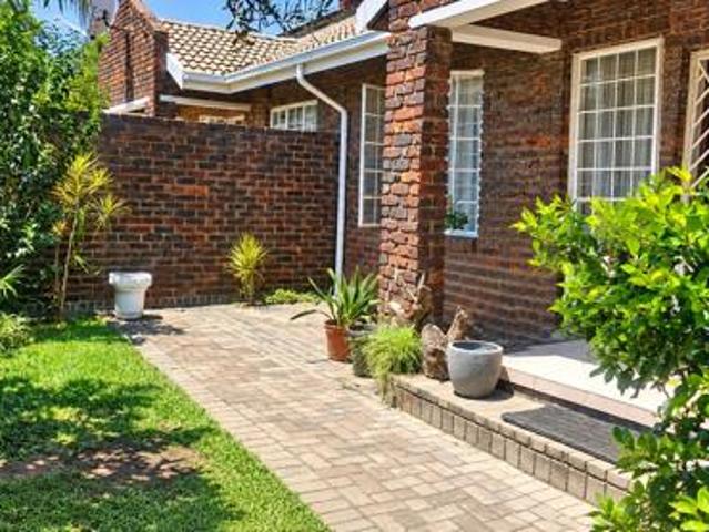 Townhouse for sale in Rustenburg Local Municipality, Bojanala Platinum District Municipality
