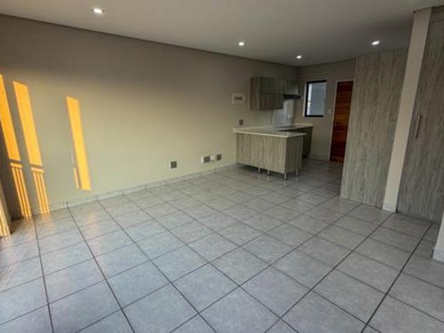 Townhouse for rent in Vosloorus, Gauteng