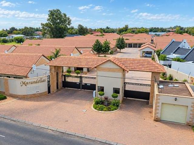 Townhouse for rent in Jansenpark, City of Ekurhuleni Metropolitan Municipality