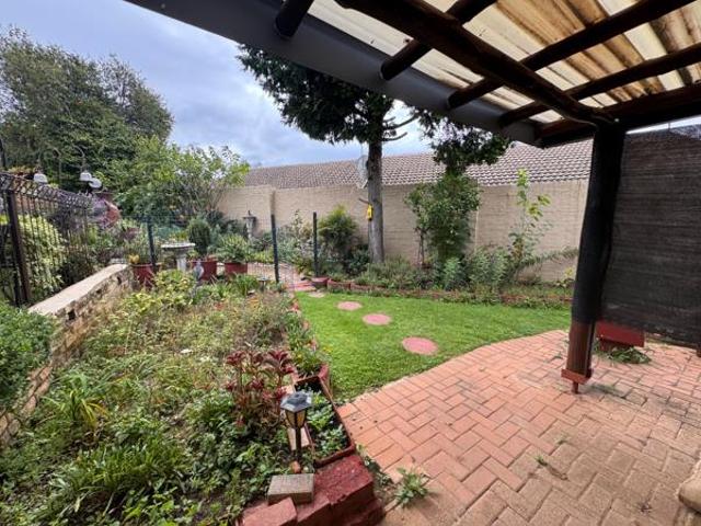 Townhouse for rent in Vosloorus, Gauteng