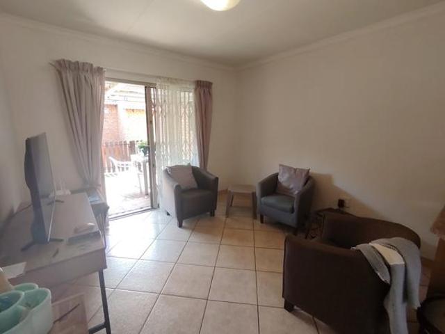 Townhouse for rent in Waterkloof, Gauteng
