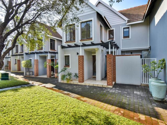 Townhouse for rent in Waterkloof, Gauteng