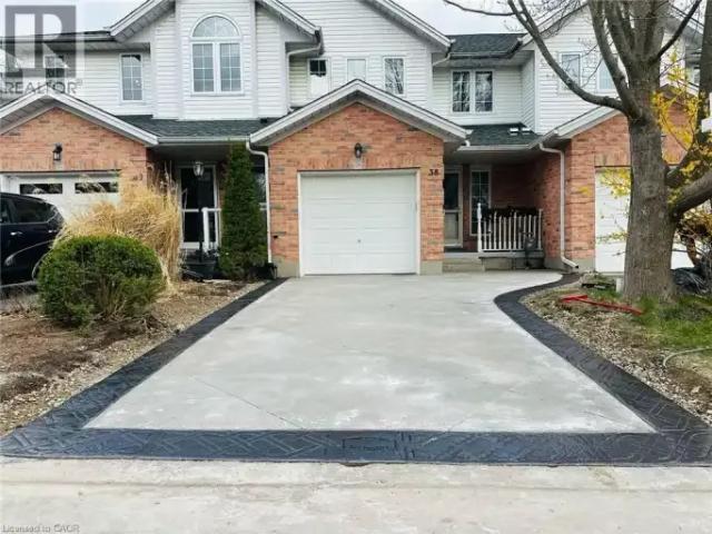 Townhouse for rent in Grand River North, Kitchener