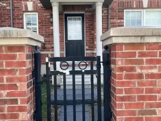 Townhouse for rent in Richmond Hill