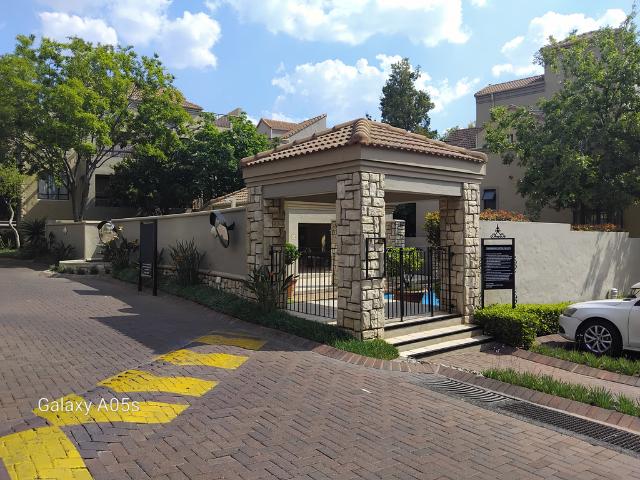 Townhouse for rent in Lone Hill, Randburg