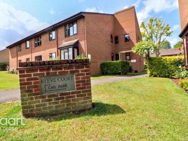 Townhouse for rent in Worplesdon, Westborough