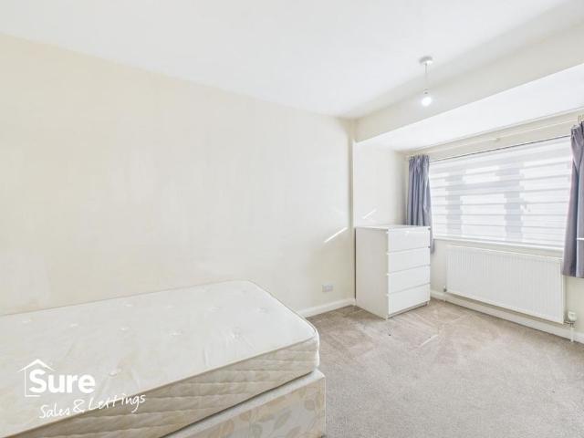 Townhouse for rent in The Image, Pouchen End