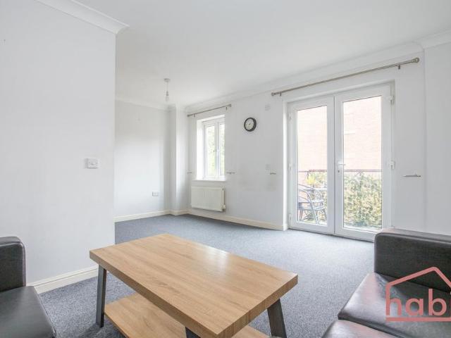 Townhouse for rent in Lakenham, East Bank