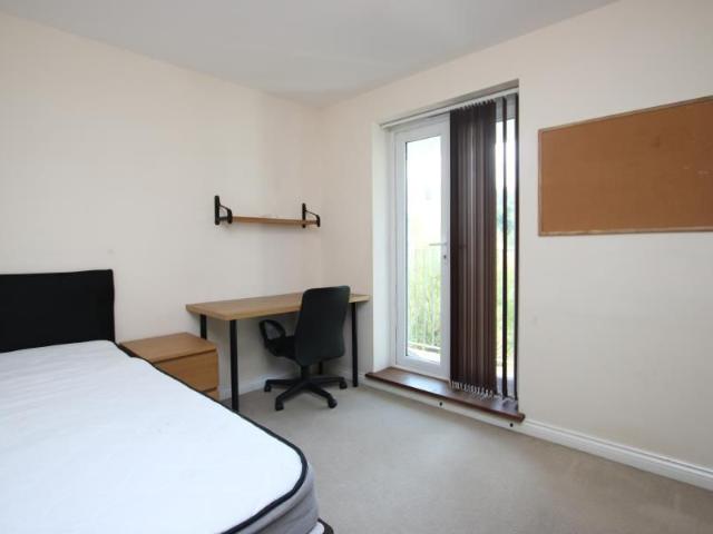 Townhouse for rent in Cheswick, Harry Stoke