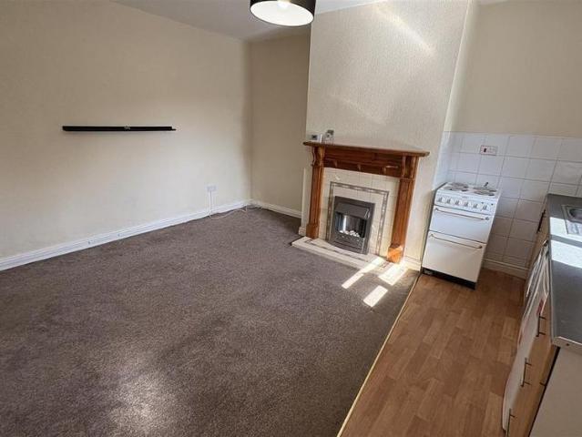 Townhouse for rent in Howden Clough, Batley
