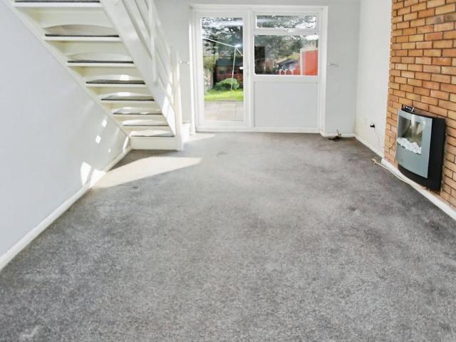 Townhouse for rent in Caldermill, East Midlands