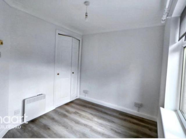 Townhouse for rent in Westborough, Surrey