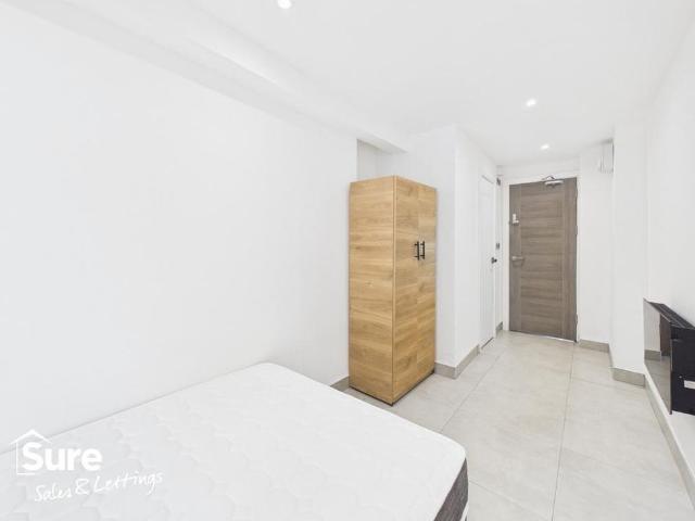 Townhouse for rent in Grovehill, Dacorum