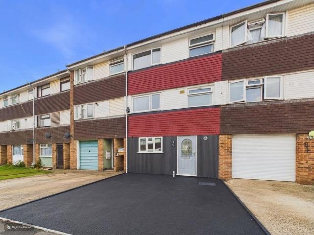 House for rent in Grovehill, Pouchen End