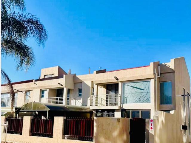 Townhouse for rent in Waterkloof, Gauteng