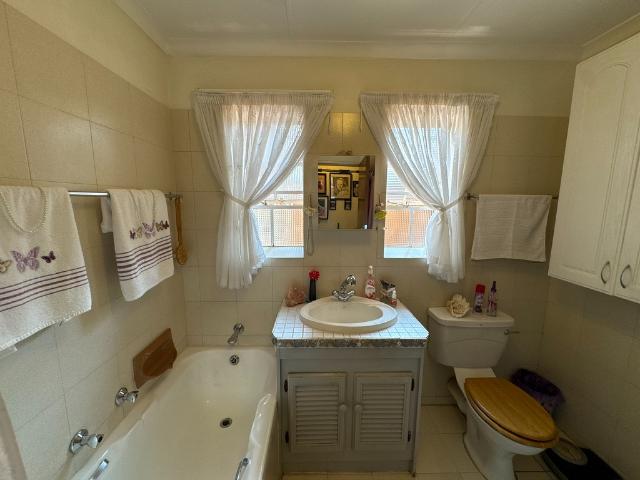 Townhouse for rent in Waterkloof, Gauteng