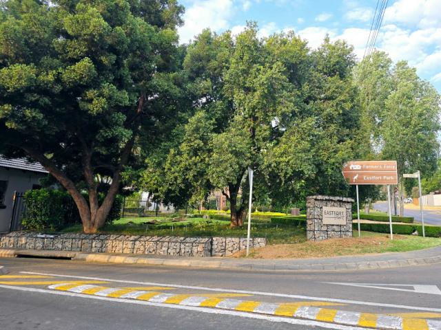 Townhouse for rent in Waterkloof, Gauteng