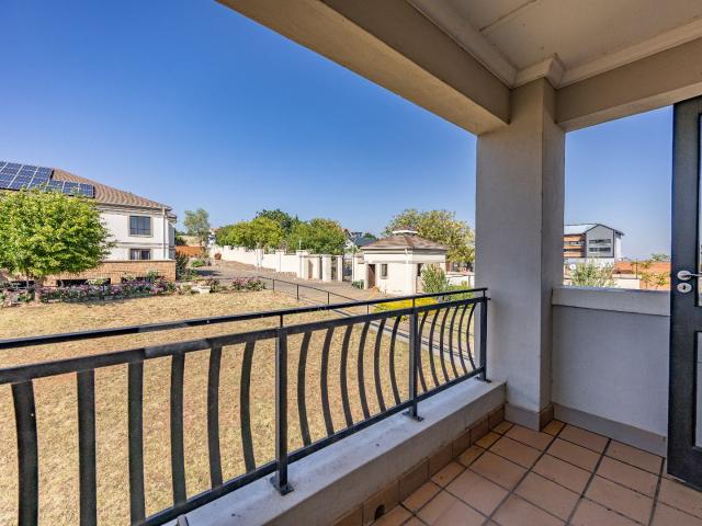 Townhouse for rent in Waterkloof, Gauteng