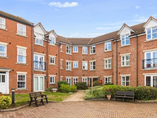 Flat for sale in Brigg, North Lincolnshire