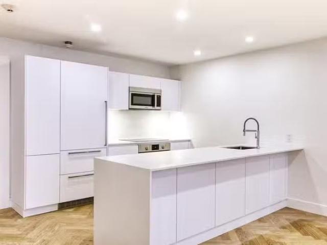 Condo for rent in Westmount, Quebec