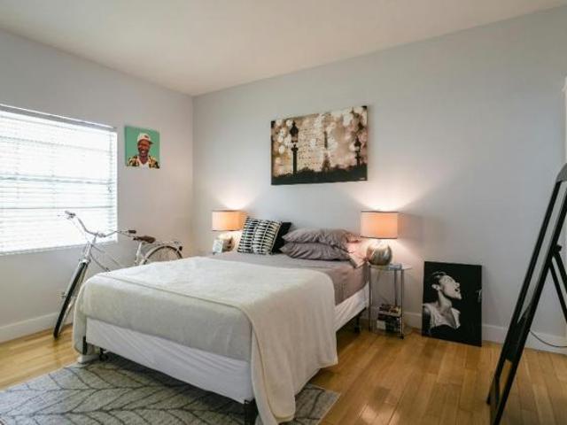 Room for rent in Van Nuys Neighborhood Council District, Canoga Park