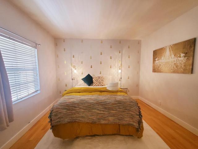 Room for rent in Van Nuys Neighborhood Council District, Canoga Park