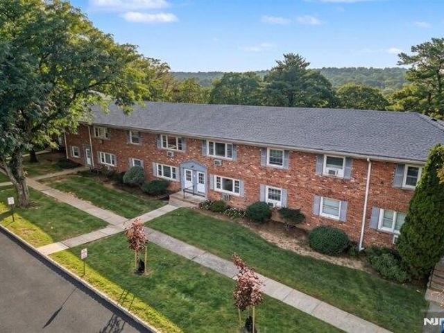Condo for sale in Wedgewood Gardens, Verona