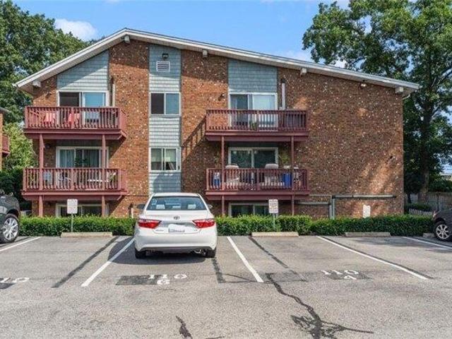 Condo for sale in Warwick, Rhode Island