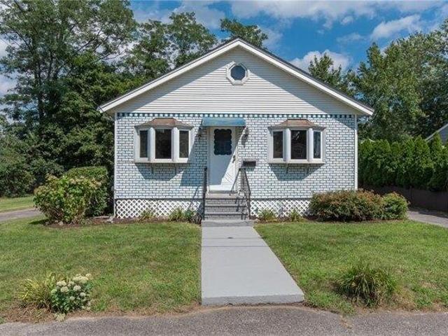 House for sale in Hoxsie, Warwick
