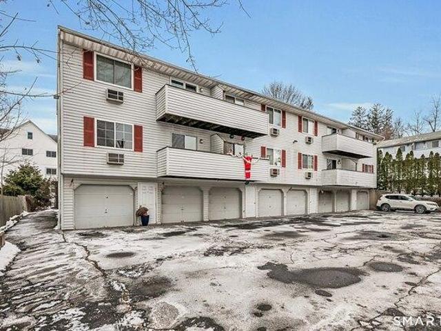 Condo for sale in Waterbury, Connecticut