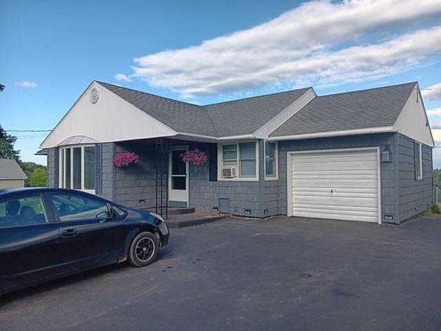 Room for rent in Oakland, Maine