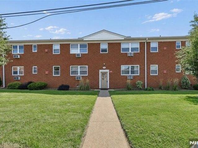 Condo for sale in Wayne, Passaic County