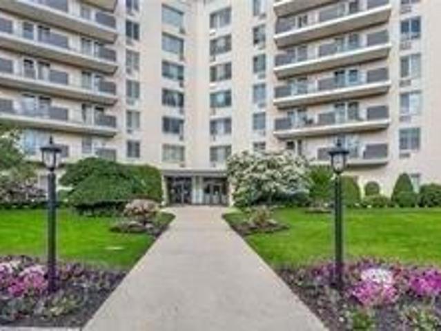 Condo for sale in Westbury