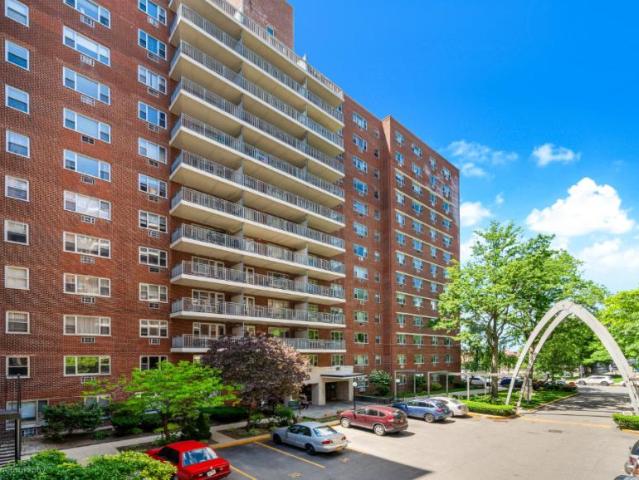 Apartment for sale in Queens, Arverne