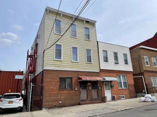 House for sale in Queens, Arverne