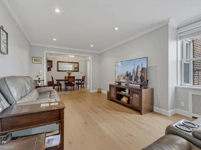 Apartment for sale in Queens, Arverne