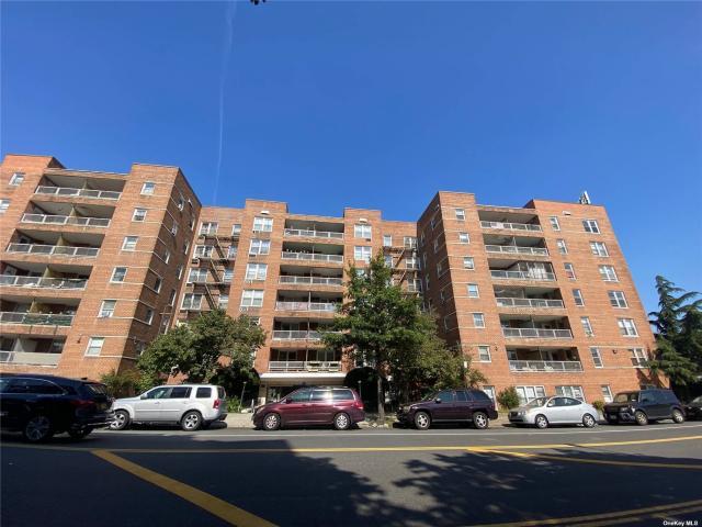 Apartment for sale in Queens, Arverne