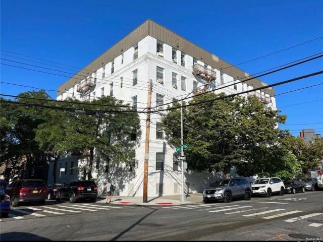 Apartment for sale in Queens, Arverne