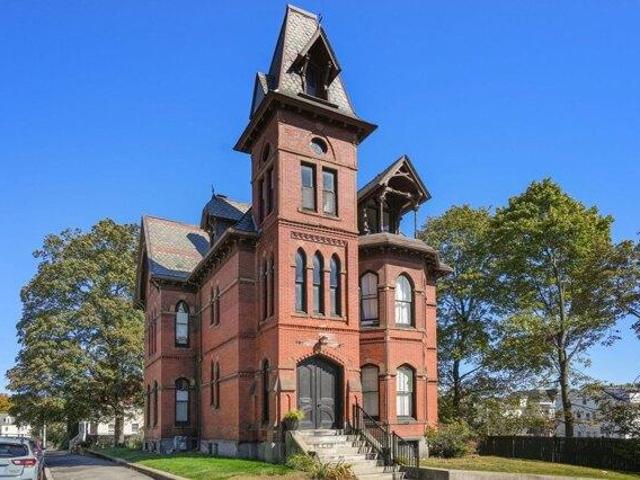 Condo for sale in Main South, Worcester
