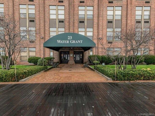 Condo for sale in Glenwood, New York