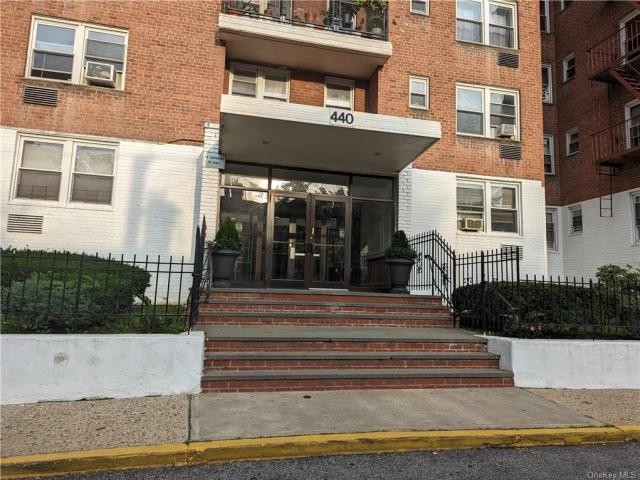 Apartment for sale in Glenwood, New York